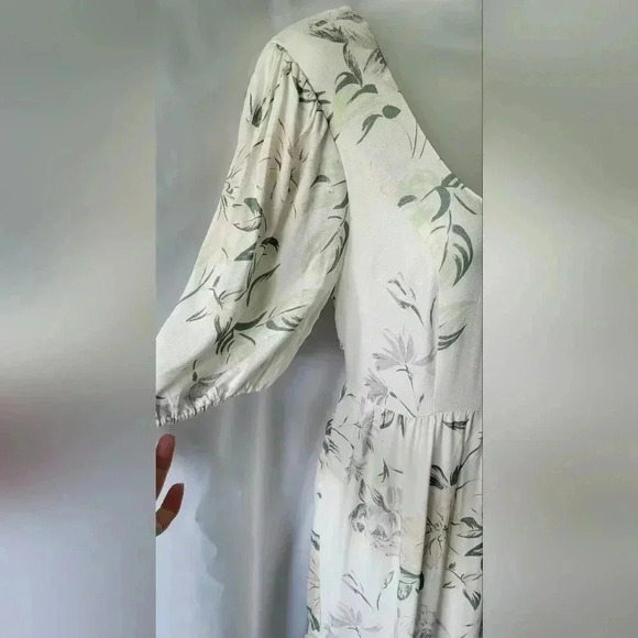 SIZE Medium Saltwater Luxe Miki Chiffon Whimsical Floral Short Sleeve Maxi Dress - Picture 8 of 14